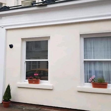 Stones Throw Scarborough Exterior foto